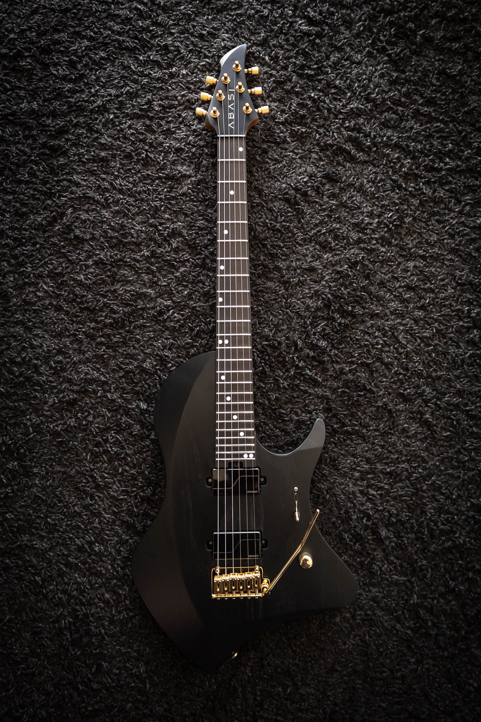 LARADA 6 Spartan // Black Beauty