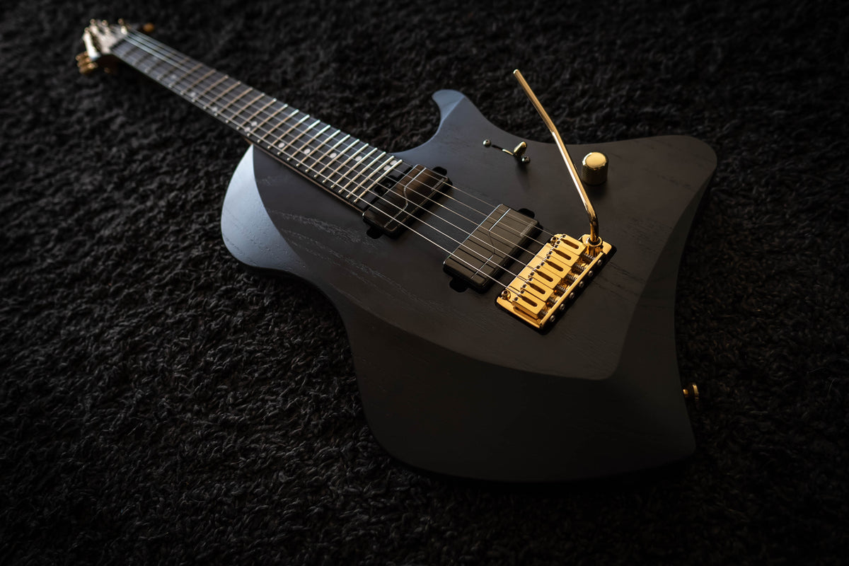 LARADA 6 Spartan // Black Beauty