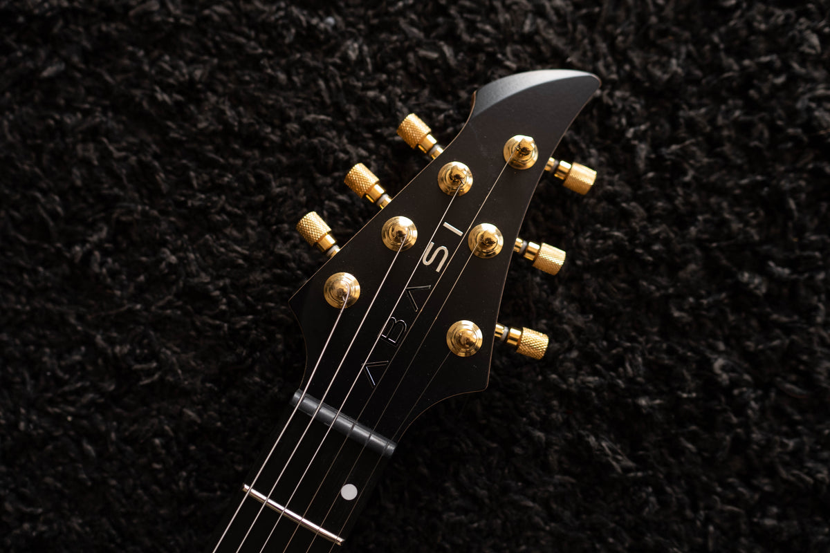 LARADA 6 Spartan // Black Beauty