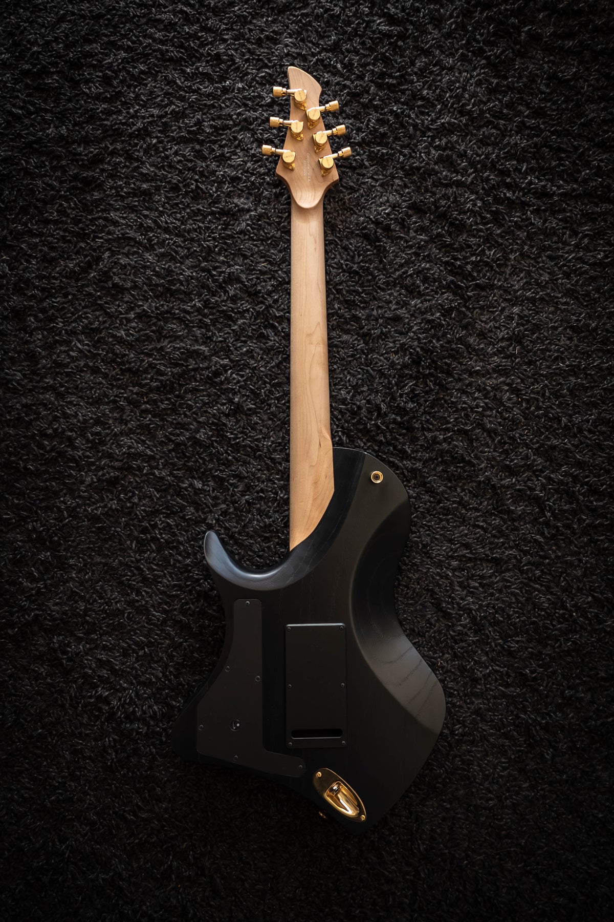 LARADA 6 Spartan // Black Beauty