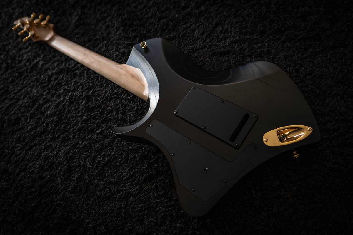 LARADA 6 Spartan // Black Beauty