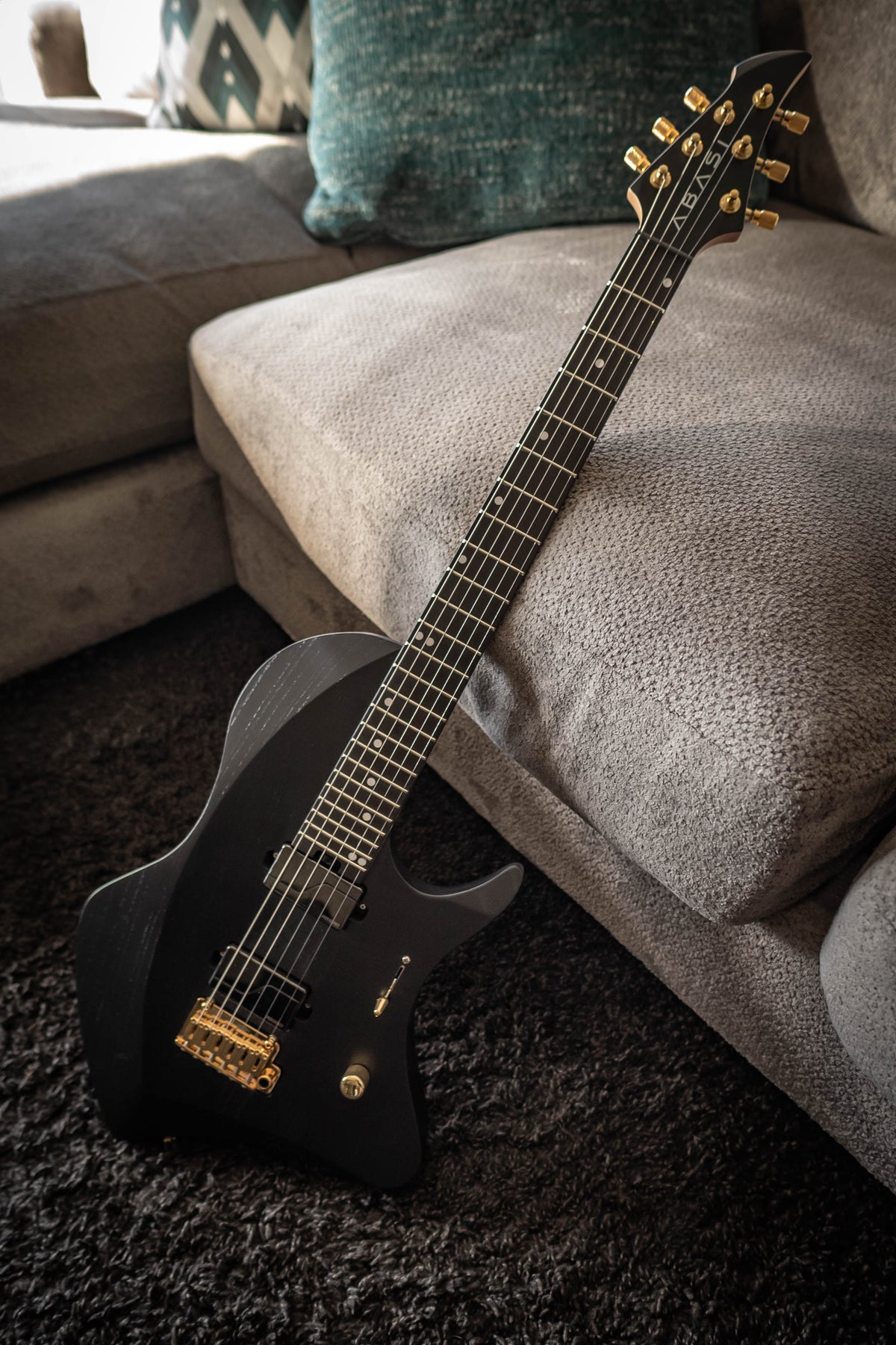 LARADA 6 Spartan // Black Beauty