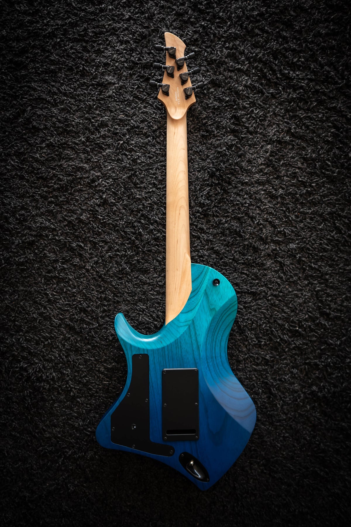 LARADA 6 Spartan // Aqua Dip [Black Hardware]