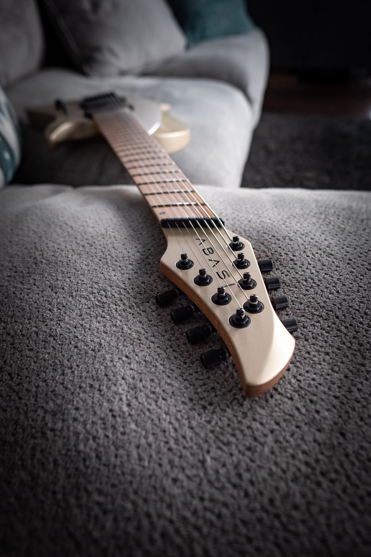 LARADA 8 // Master Series // Champagne