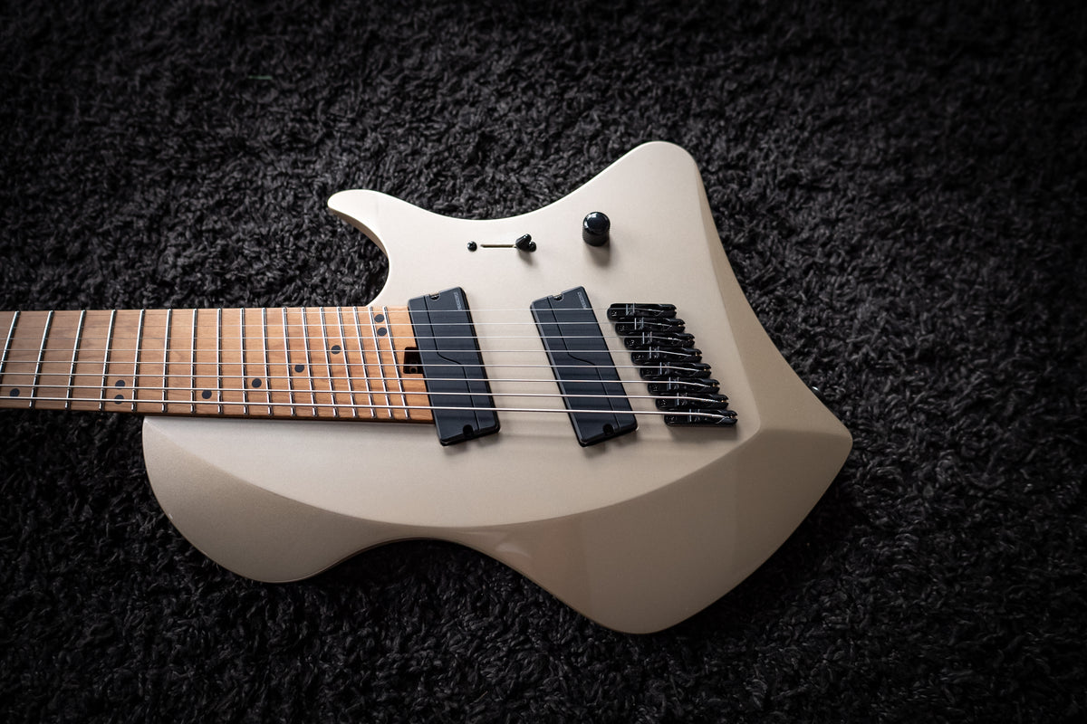 LARADA 8 // Master Series // Champagne