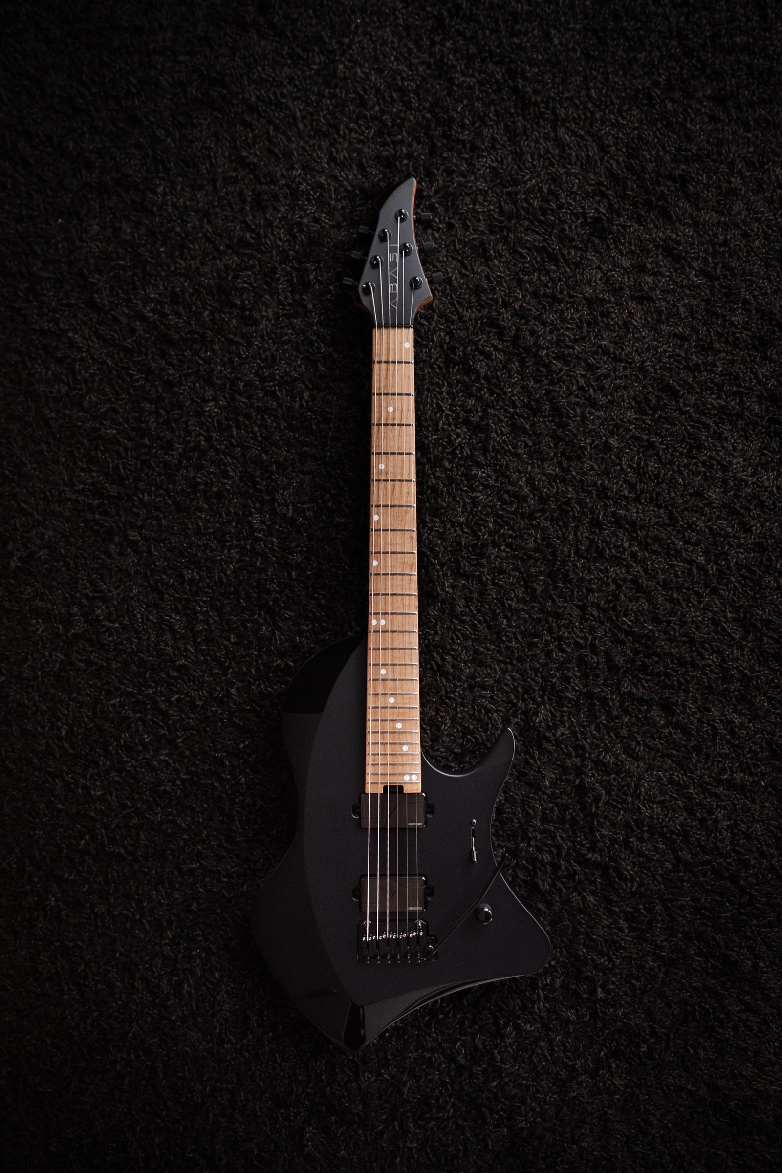 LARADA 6 // Master Series // Black