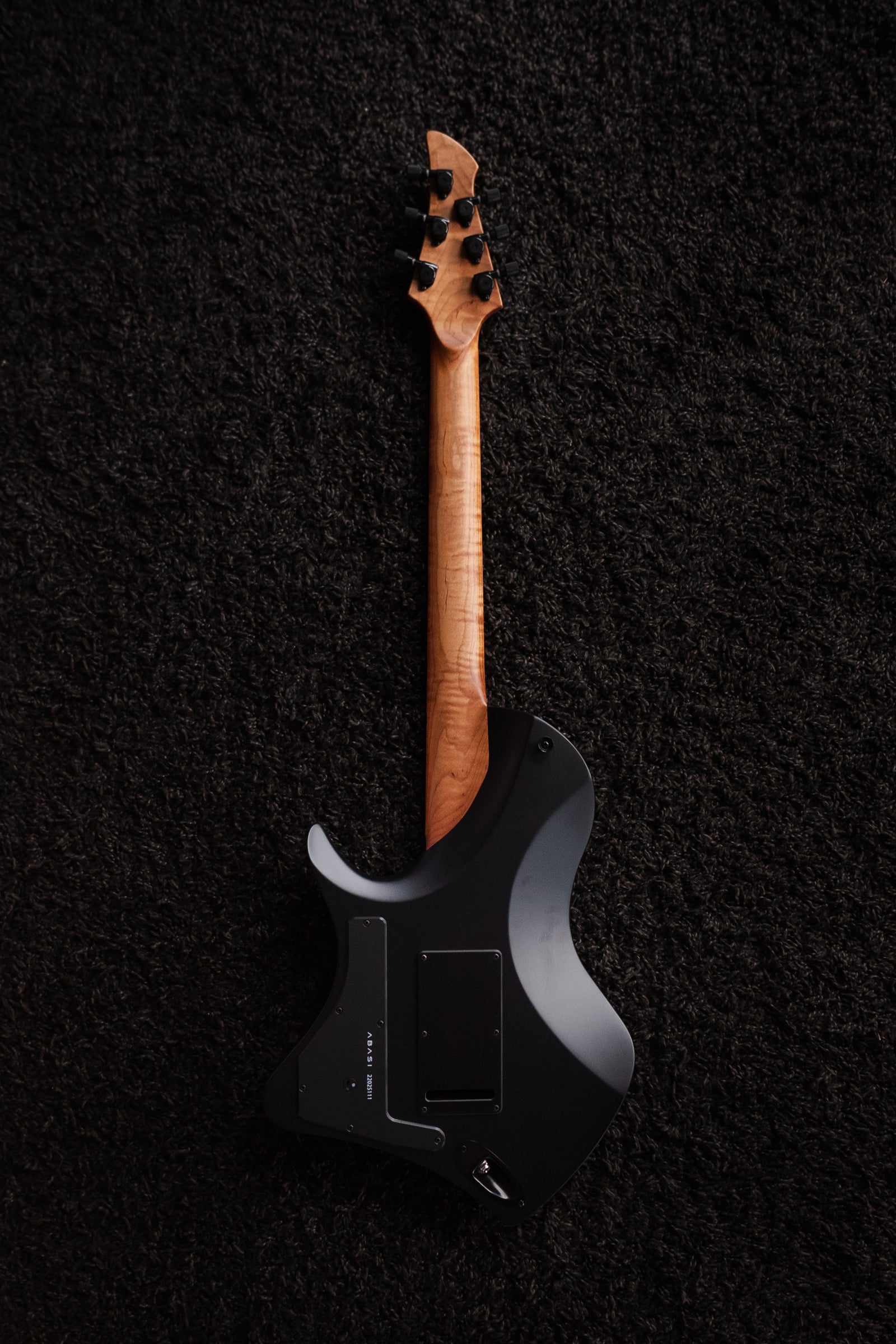 LARADA 6 // Master Series // Black