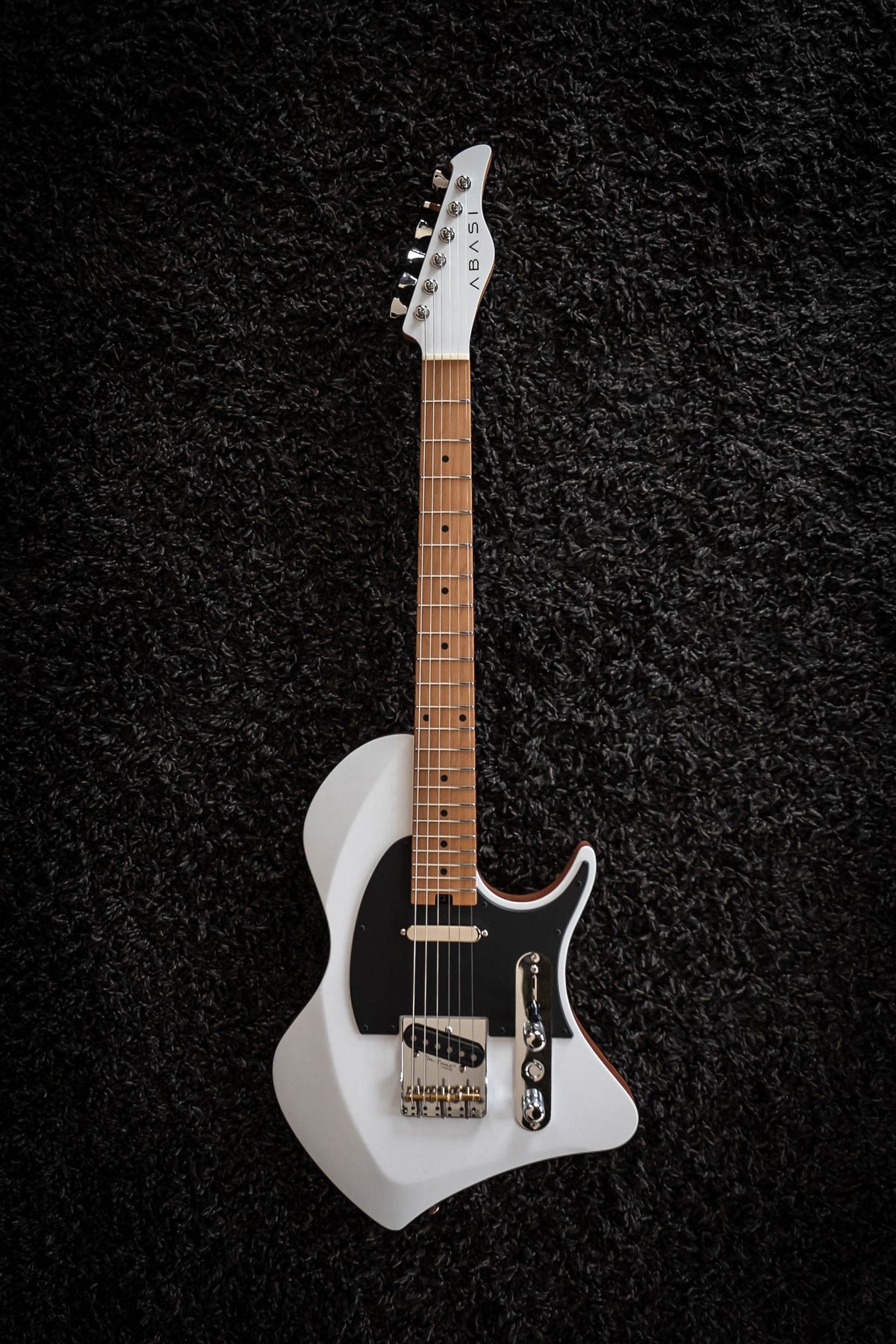 LARADA SPACE T // Arctic White (Roasted Maple FB)