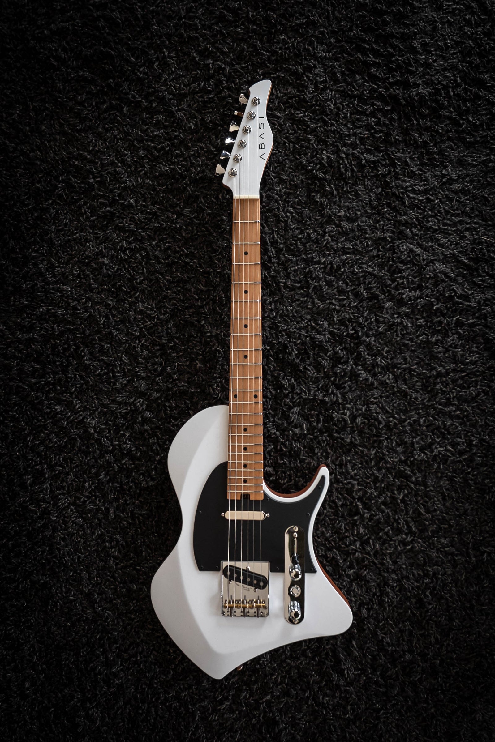 LARADA SPACE T // Arctic White (Roasted Maple FB)