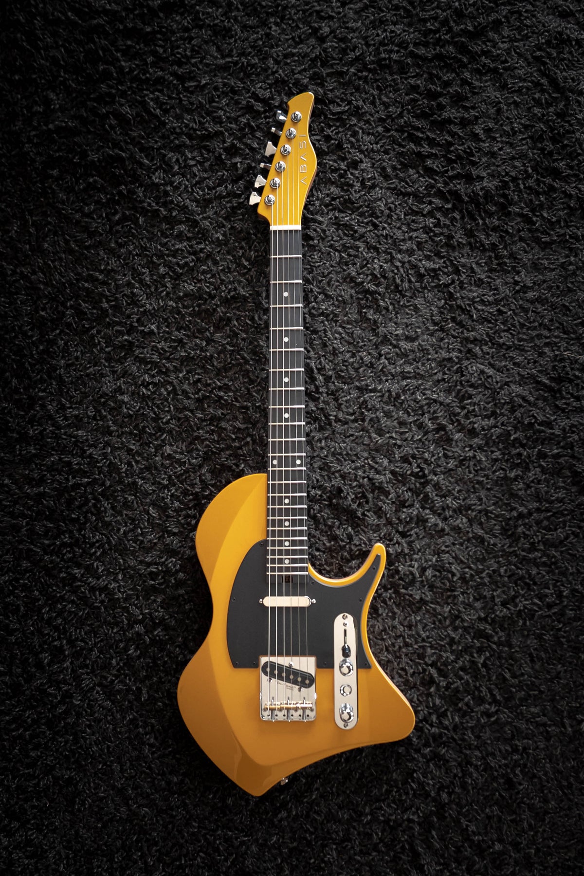 LARADA SPACE T // Solarbeam Yellow