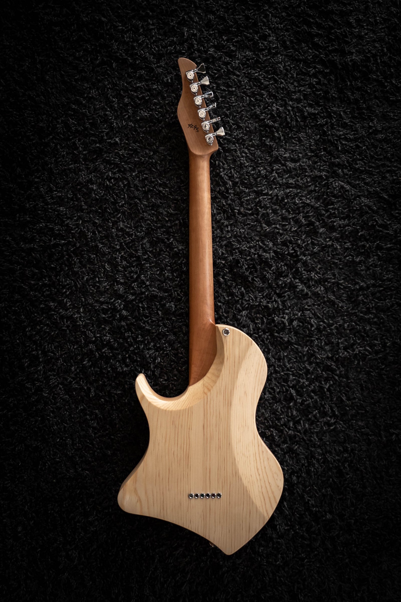 LARADA SPACE T // Champagne (Sugar Pine Body)