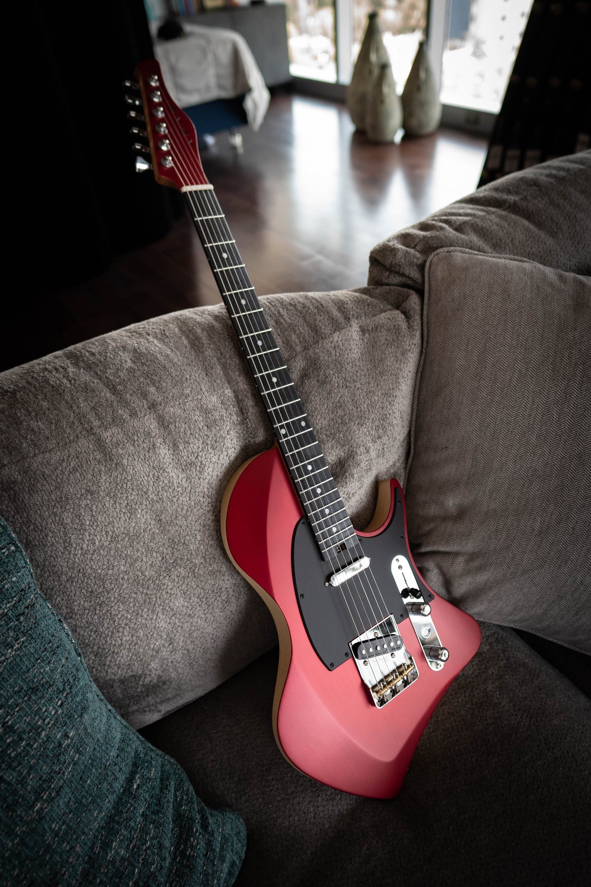 LARADA SPACE T // Sapphire Red