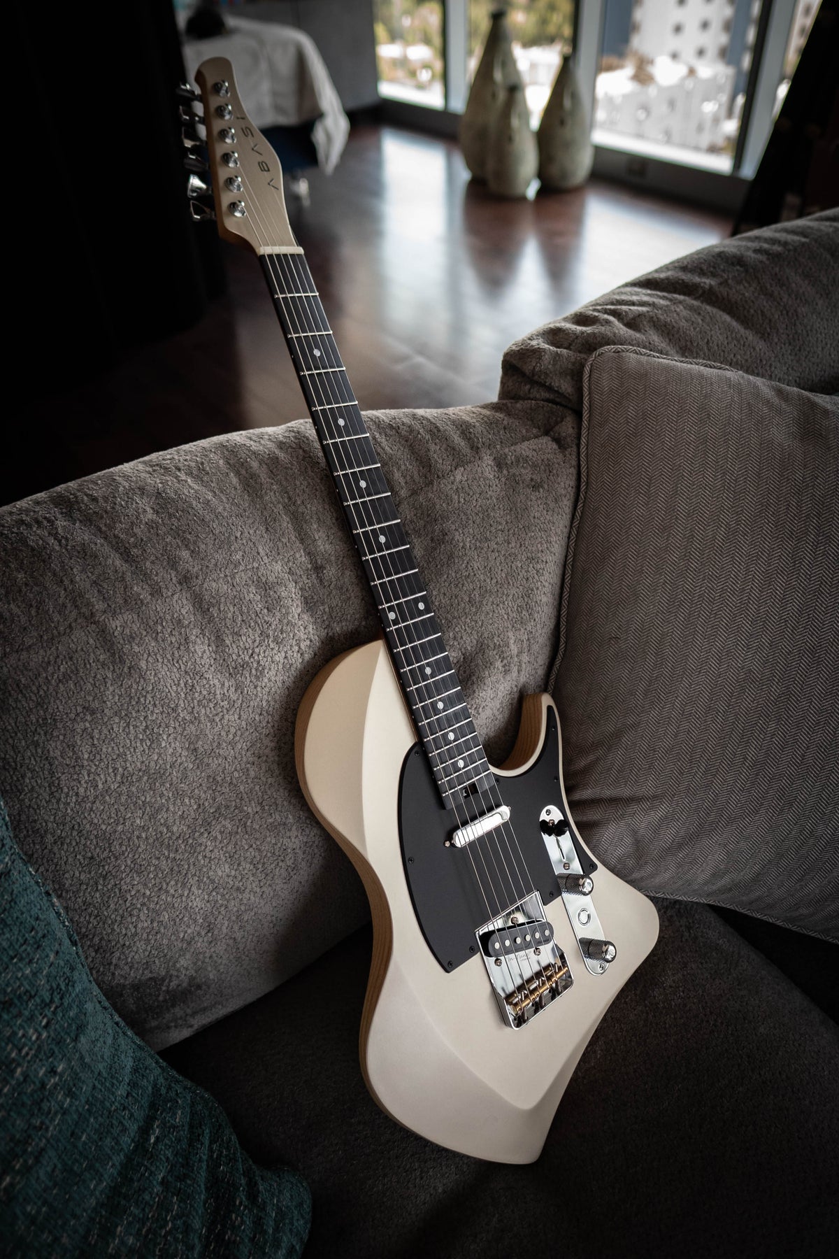 LARADA SPACE T // Champagne (Sugar Pine Body)