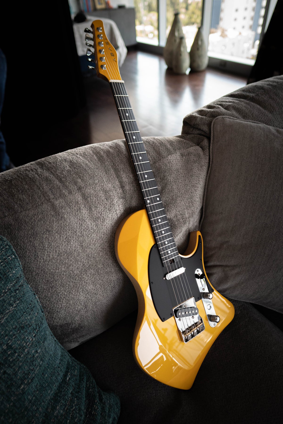 LARADA SPACE T // Solarbeam Yellow