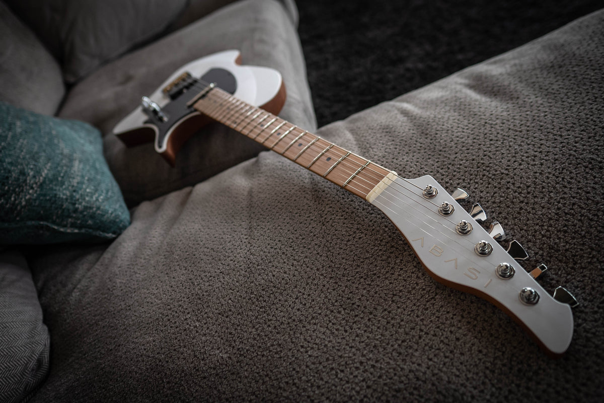 LARADA SPACE T // Arctic White (Roasted Maple FB)