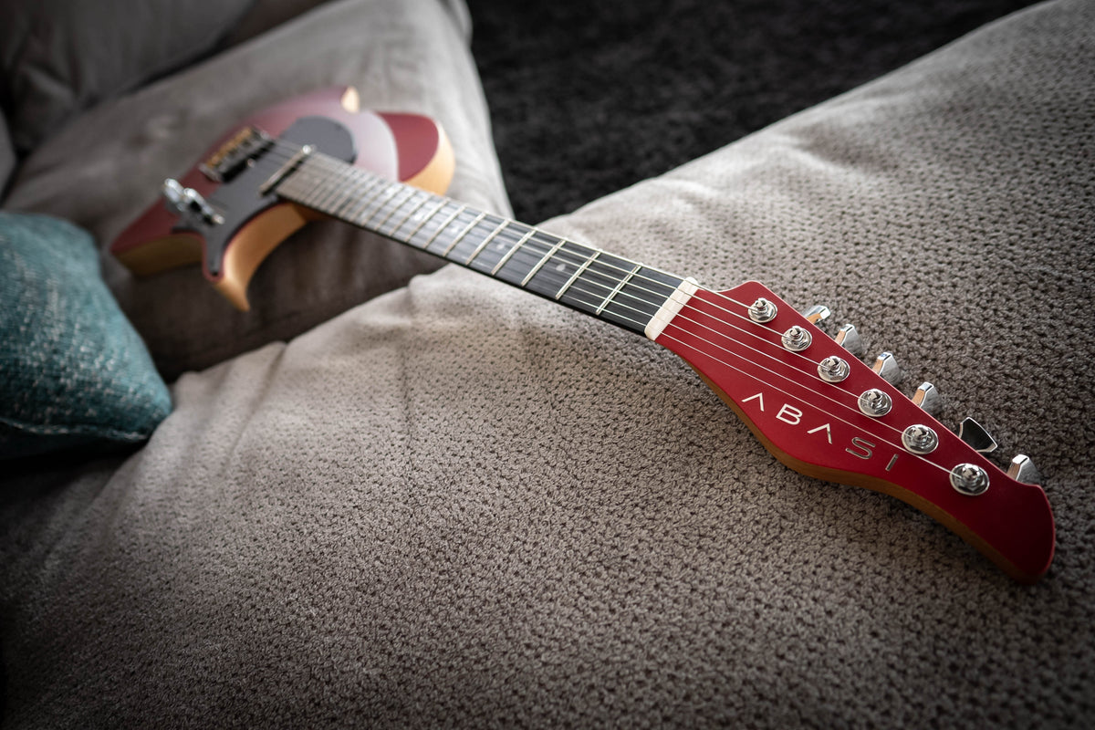 LARADA SPACE T // Sapphire Red