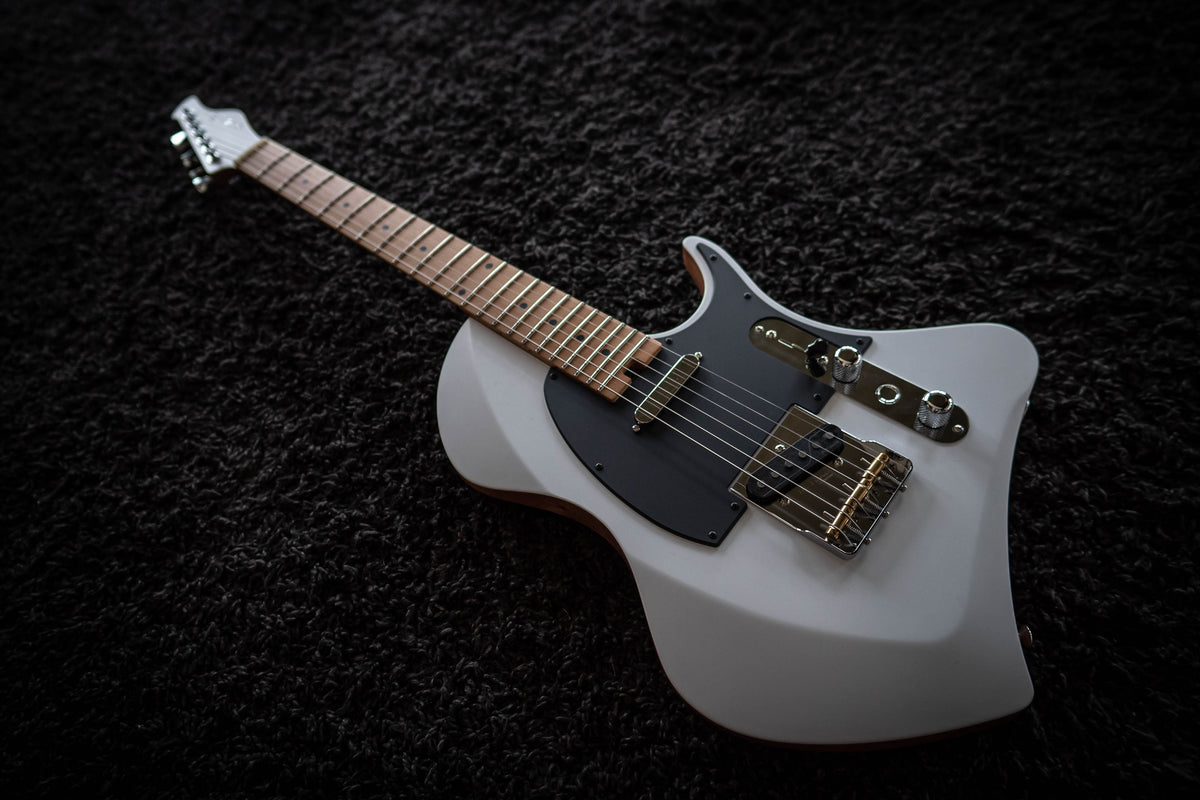 LARADA SPACE T // Arctic White (Roasted Maple FB)