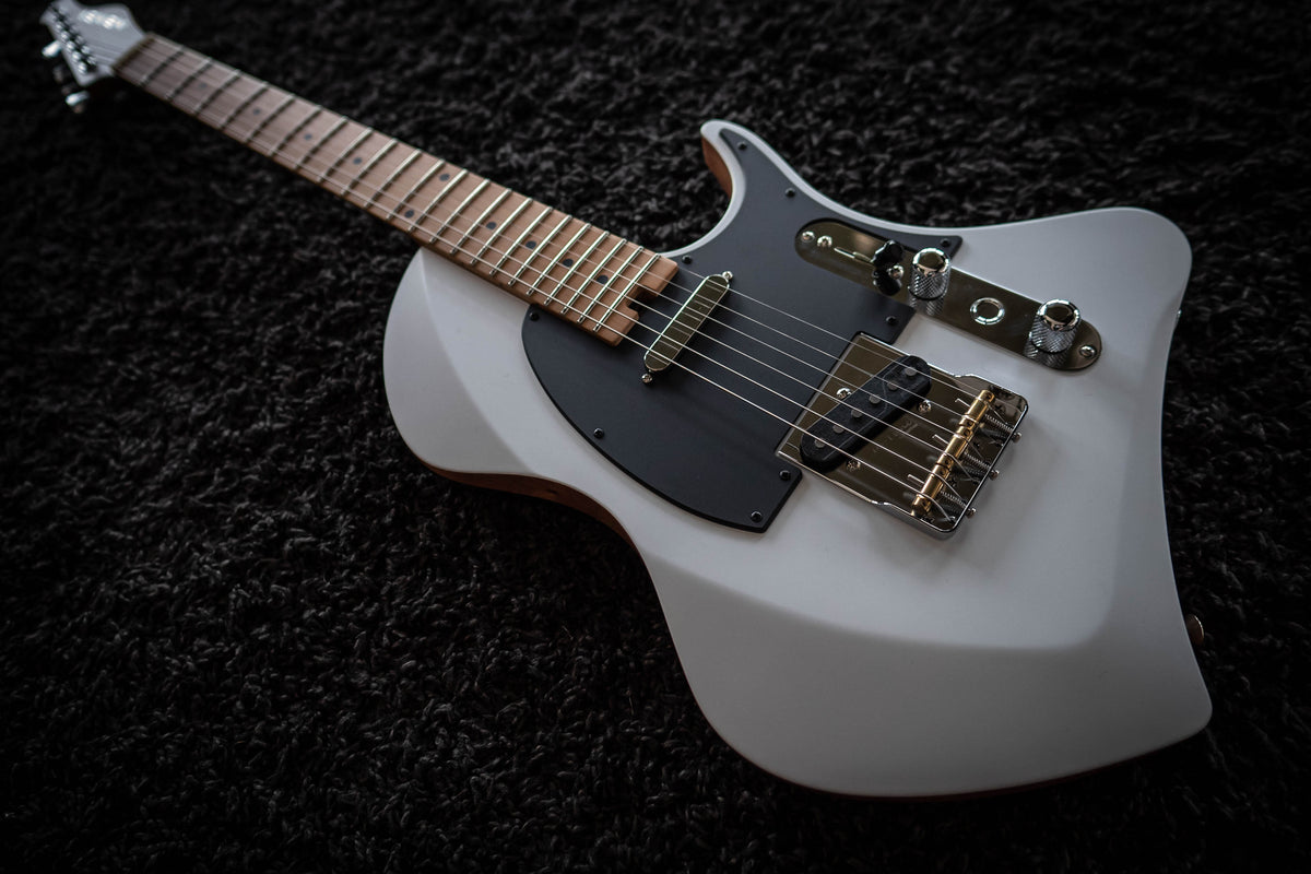 LARADA SPACE T // Arctic White (Roasted Maple FB)