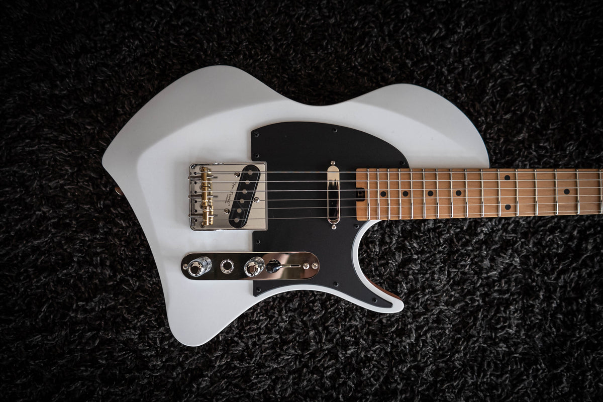 LARADA SPACE T // Arctic White (Roasted Maple FB)