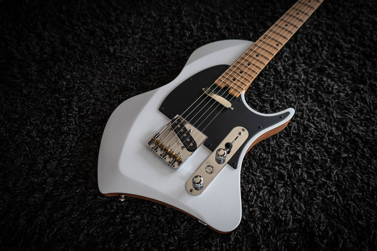 LARADA SPACE T // Arctic White (Roasted Maple FB)